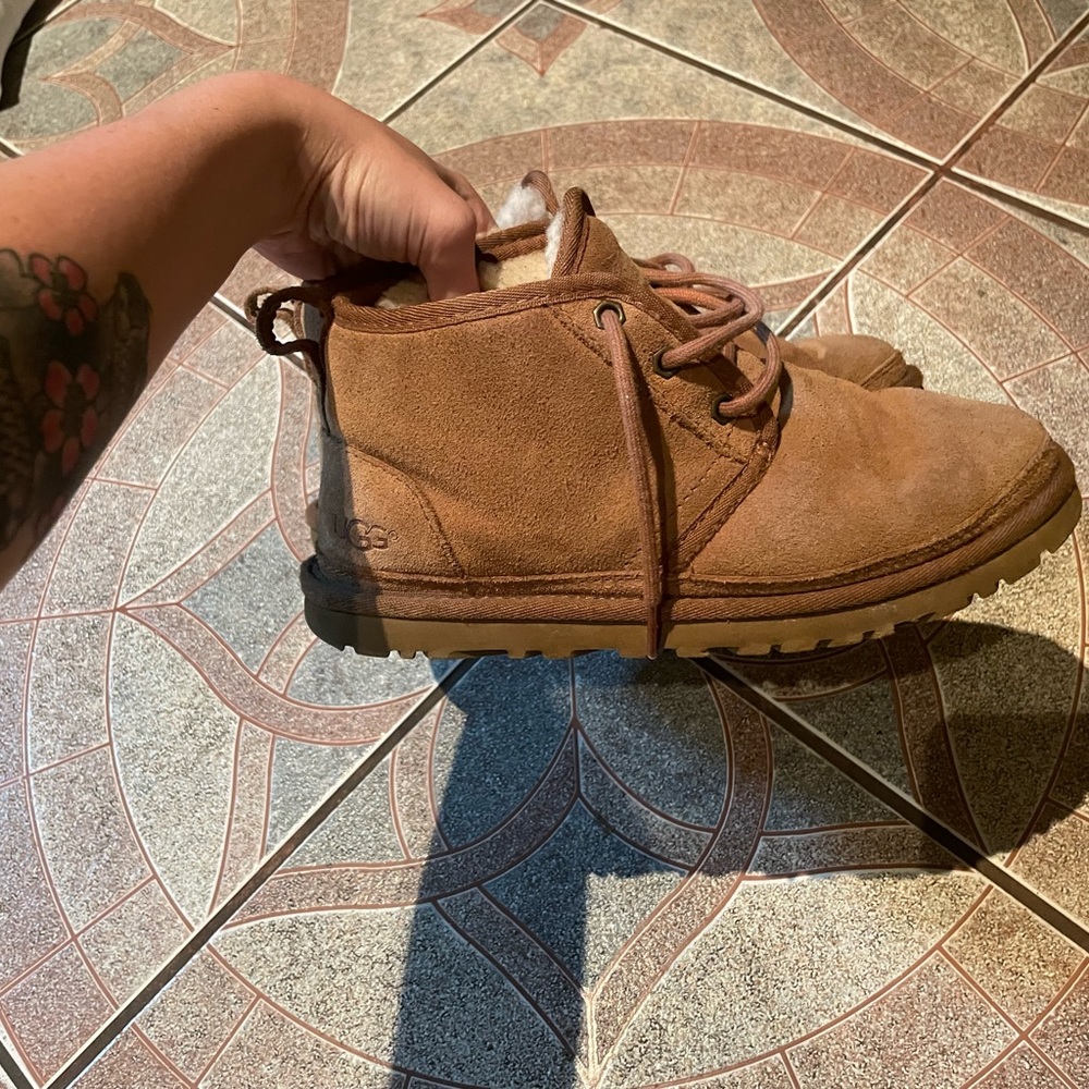 Laced uggs - Picture 2 of 2